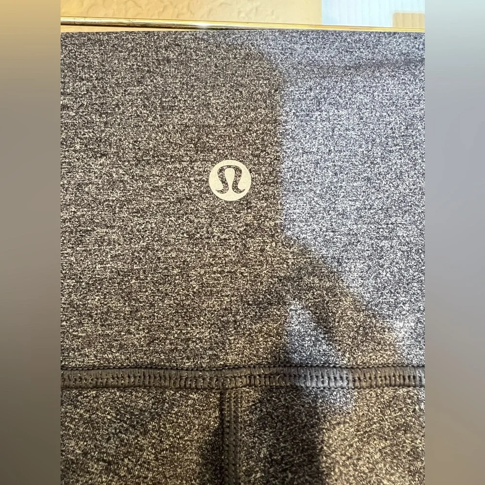 Lululemon women’s size 6 Wunder Under HR Tight, SE Tech preowned excellent cond